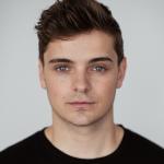 artist image Martin Garrix feat. Bonn Home Home (feat. Bonn) - Single